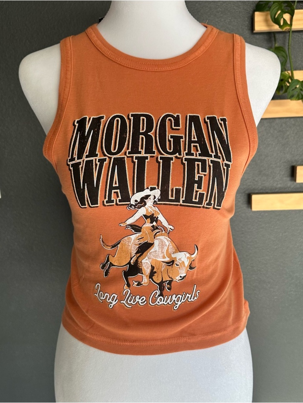 Hot Topic Morgan Wallen Cowgirls Graphic Tank Top Rust Size M NWT
